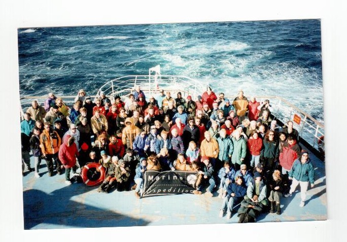Пассажиры "Любовь Орлова" по пути из Антарктиды в Ушуая, 2000 год, возвращение из Антарктического круиза.